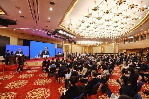 李克強(qiáng)：今年政府支出更多向民生領(lǐng)域傾斜，特別是義務(wù)教育和基本醫(yī)療